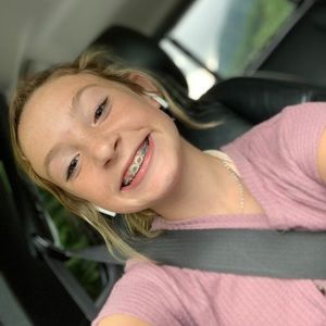 Meet your Posher, Chloe